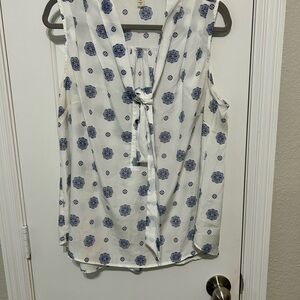 41 Hawthorn White and Blue Sleeveless Blouse